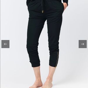 Zyia everywhere zipper jogger